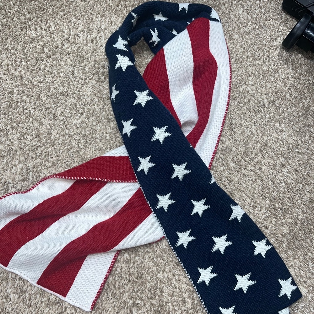 Patriotic Stars and Stripes Scarf - Picture 2 of 8